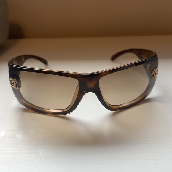 Chanel Brown Gradient Lenses Tortoise Shell With Swarovski - Picture 6 of 6